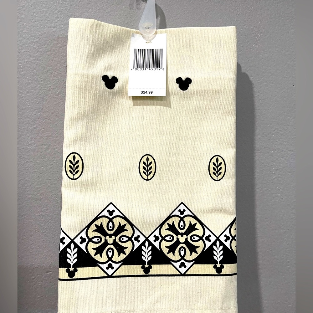 Disney’s home, kitchen towels